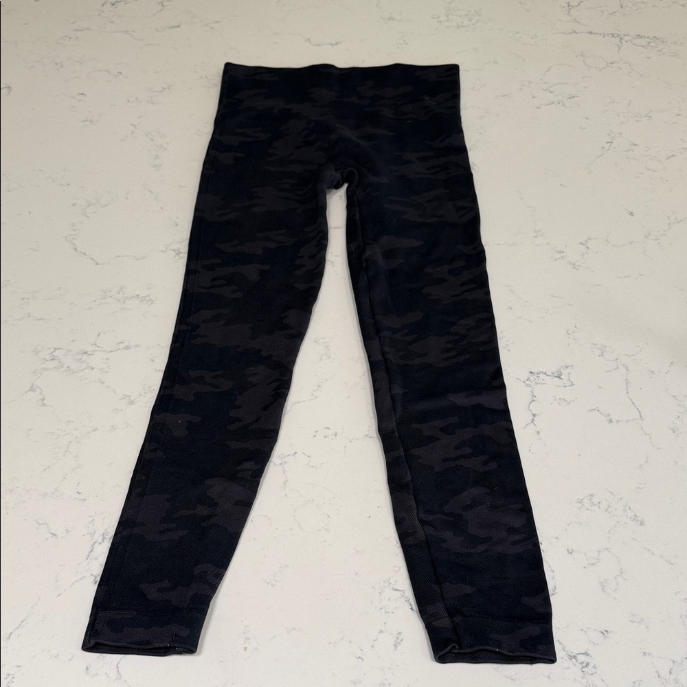 SPANX Black Camo seamless Leggings - S